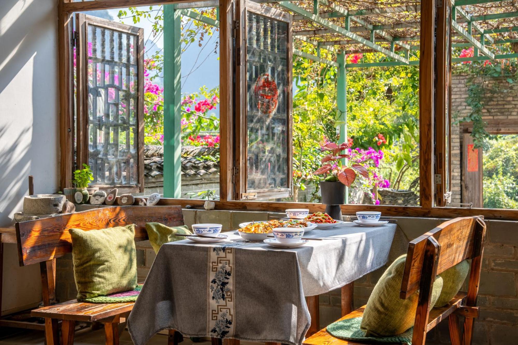 Leisure Courtyard Hotel Yangshuo-Free Shuttle Bus To Yangshuo Station Stay 2 Nights One Way 외부 사진
