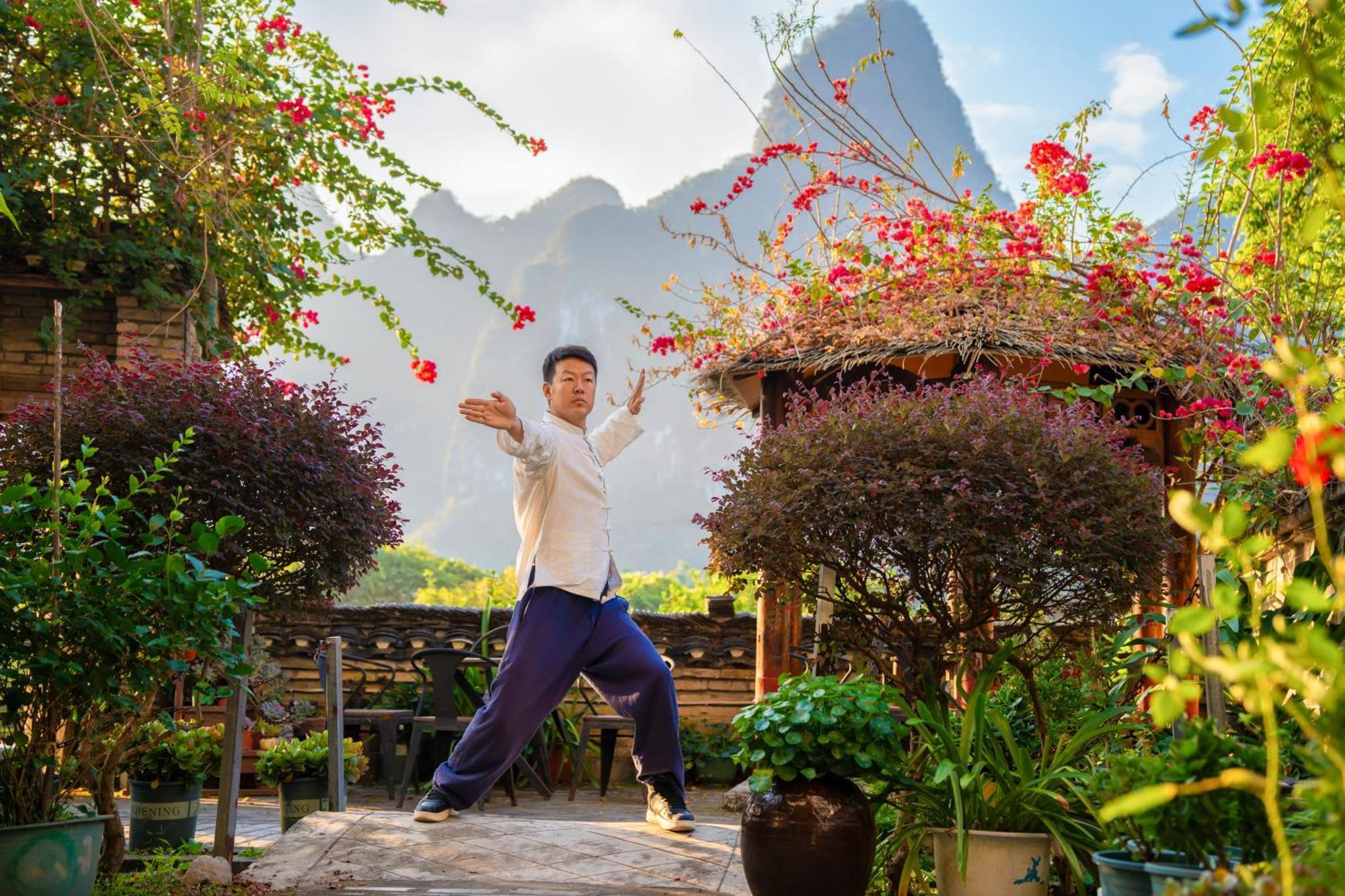 Leisure Courtyard Hotel Yangshuo-Free Shuttle Bus To Yangshuo Station Stay 2 Nights One Way 외부 사진