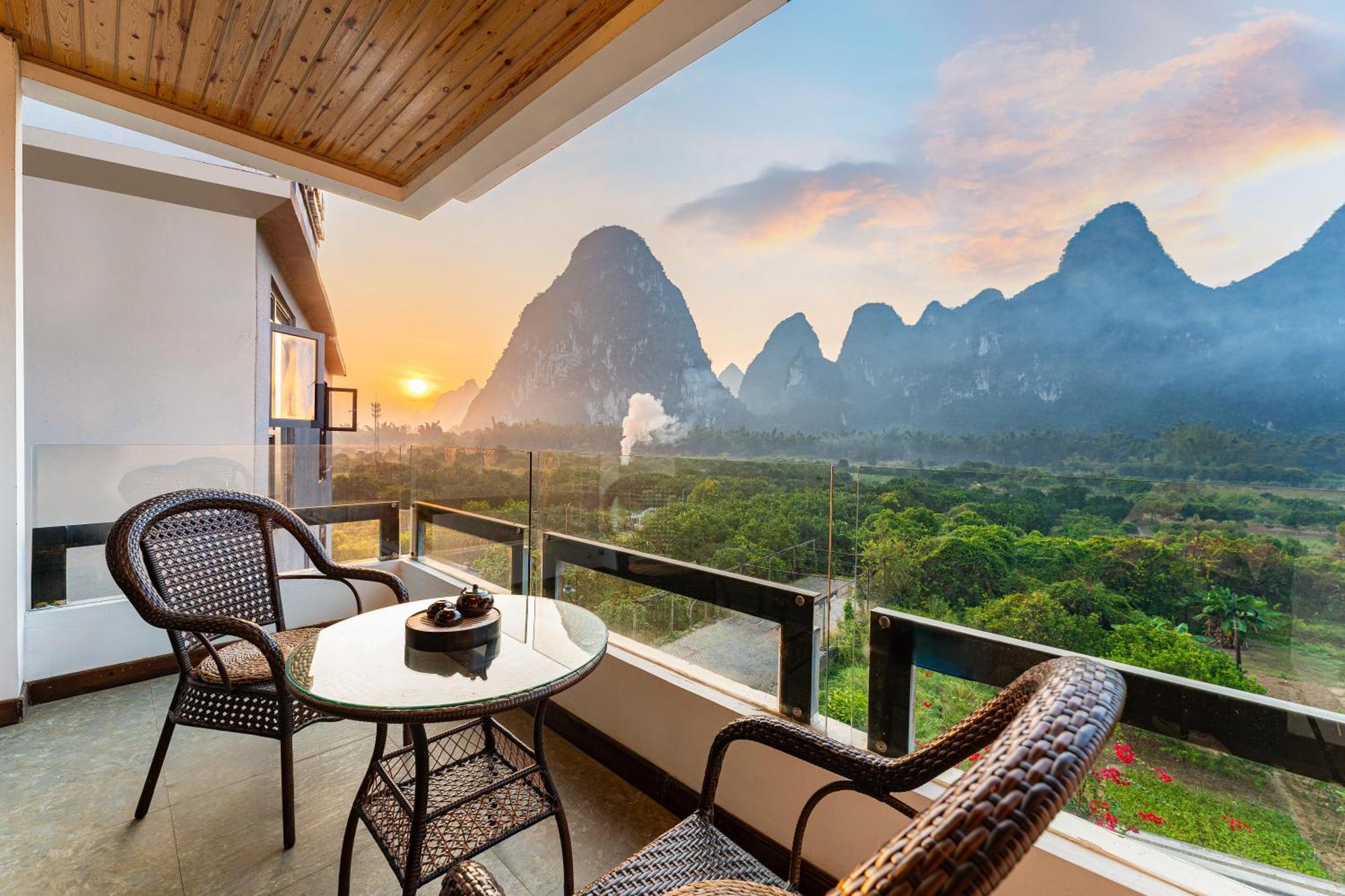 Leisure Courtyard Hotel Yangshuo-Free Shuttle Bus To Yangshuo Station Stay 2 Nights One Way 외부 사진
